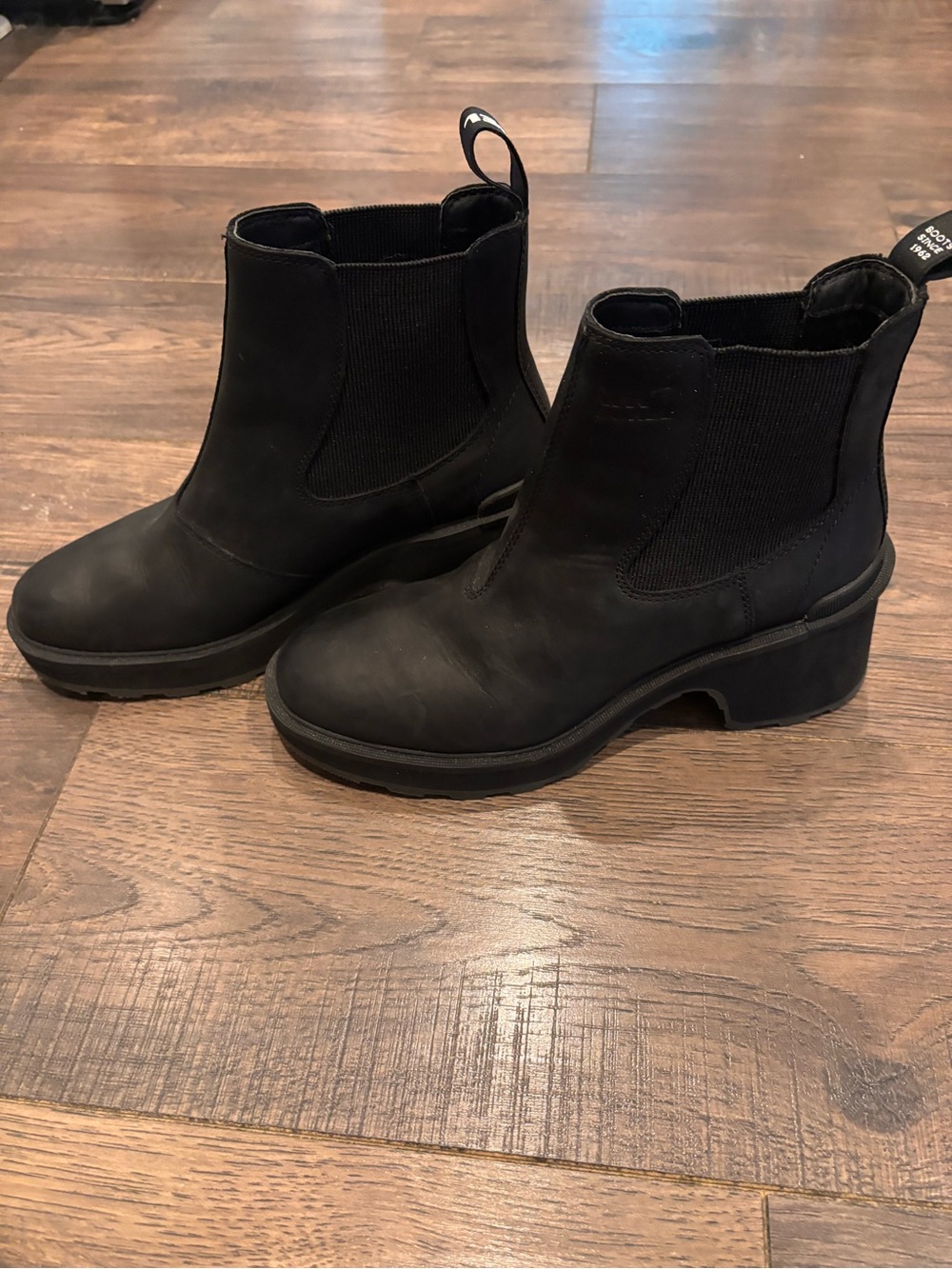 Sorel High-line Heel Chelsea Boot 9.5